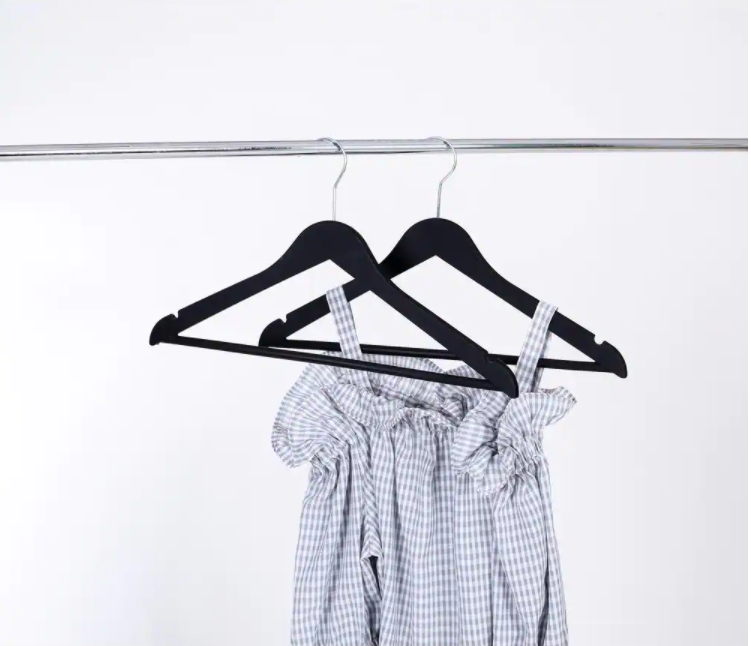 Wholesale heavy duty rubberized non-slip hangers with notches & accessary bar for clothes