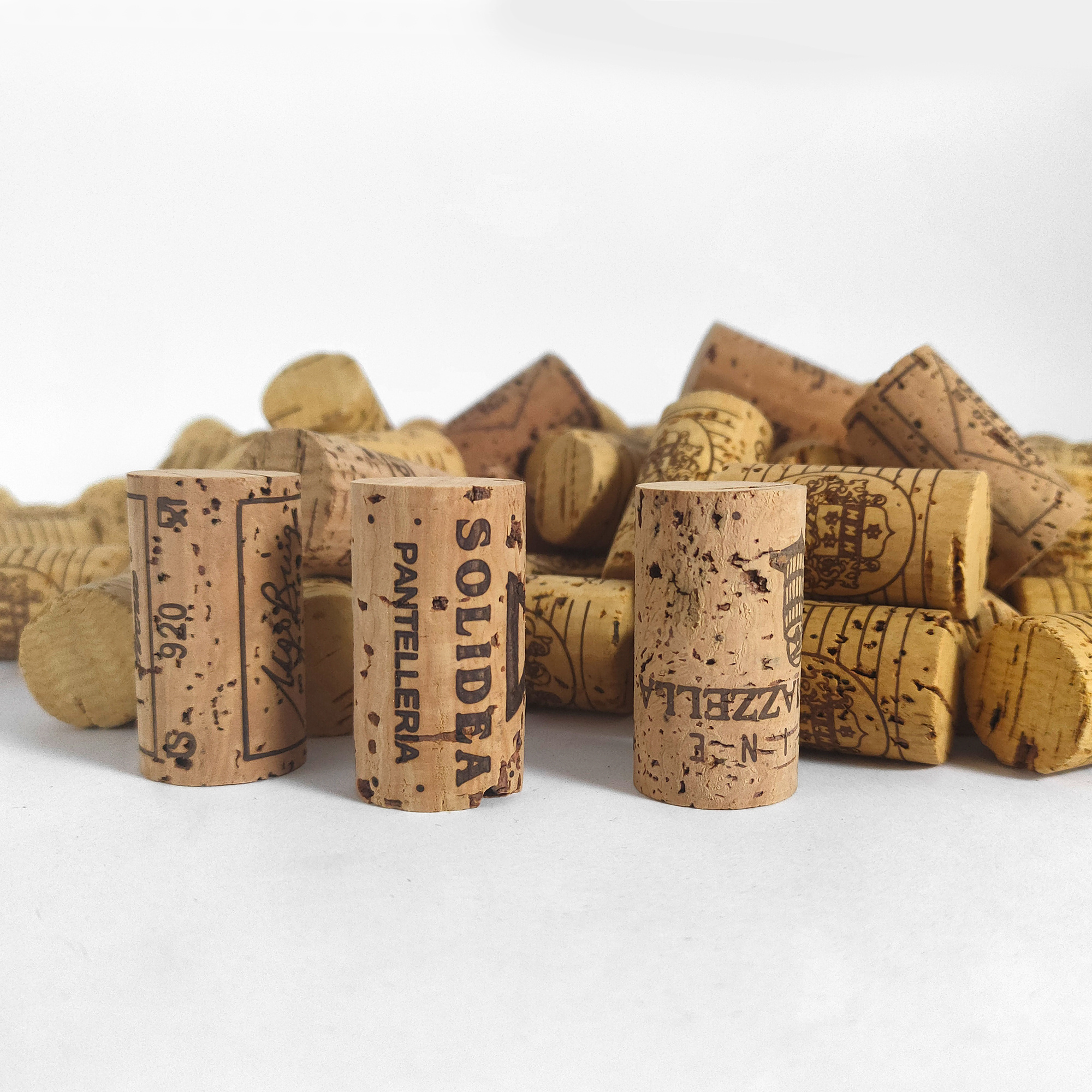 Decorative wine natural cork stoppers with various prints for DIY projects arts and crafts size 45x24