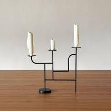 Simplistic Shape Durable Metallic Candle Stand Top Leading Design Candle Holder Housewarming Decor Candle Stand with Round Base