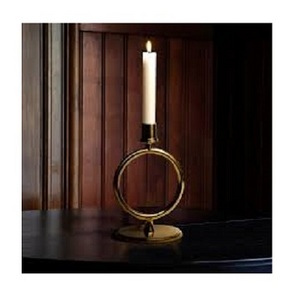 Simplistic Shape Durable Metallic Candle Stand Top Leading Design Candle Holder Housewarming Decor Candle Stand with Round Base