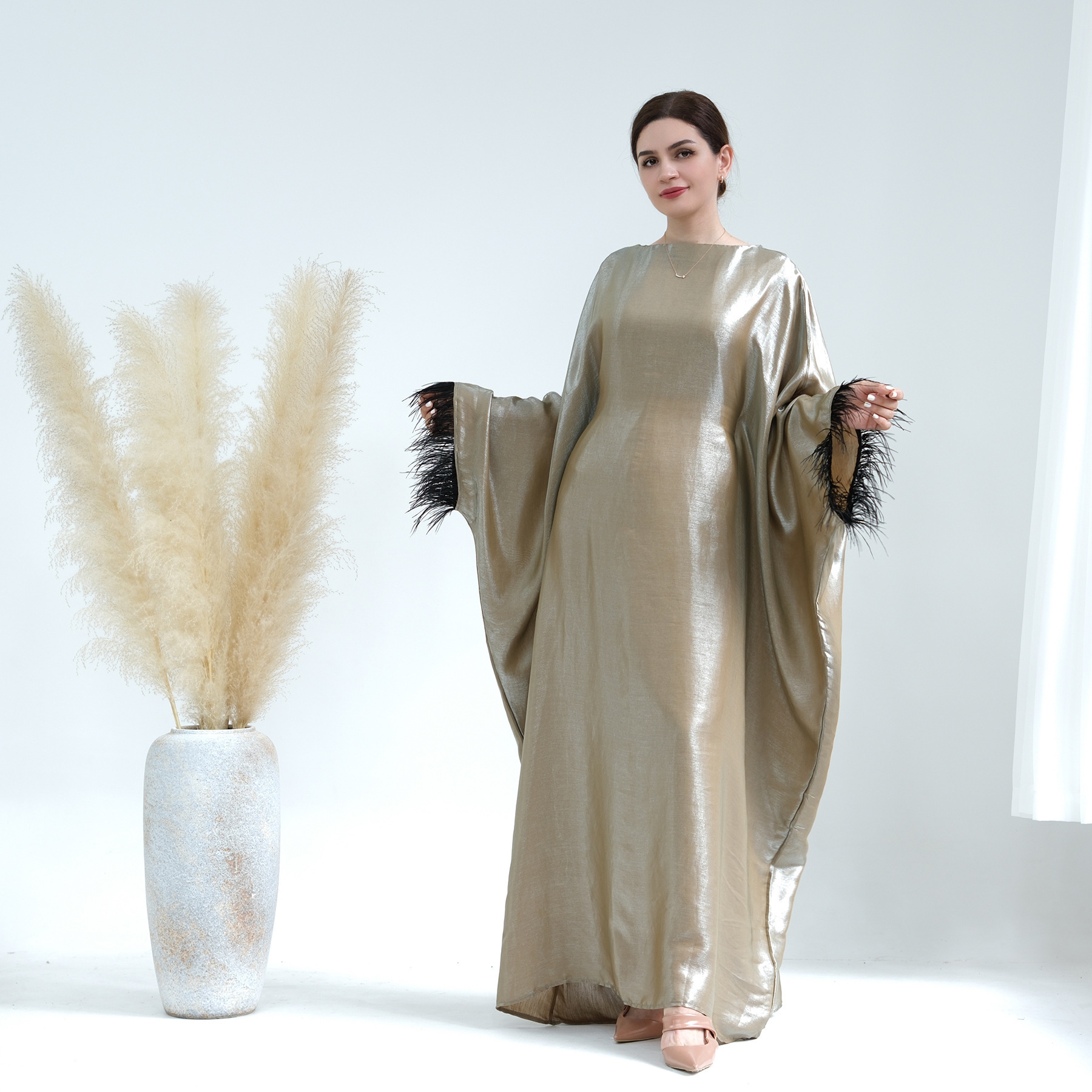 Turkey Dubai Abaya Modest Dress Sparkling Loose Fitting Kaftan Party Bat Sleeved Muslim Dress With Feathers