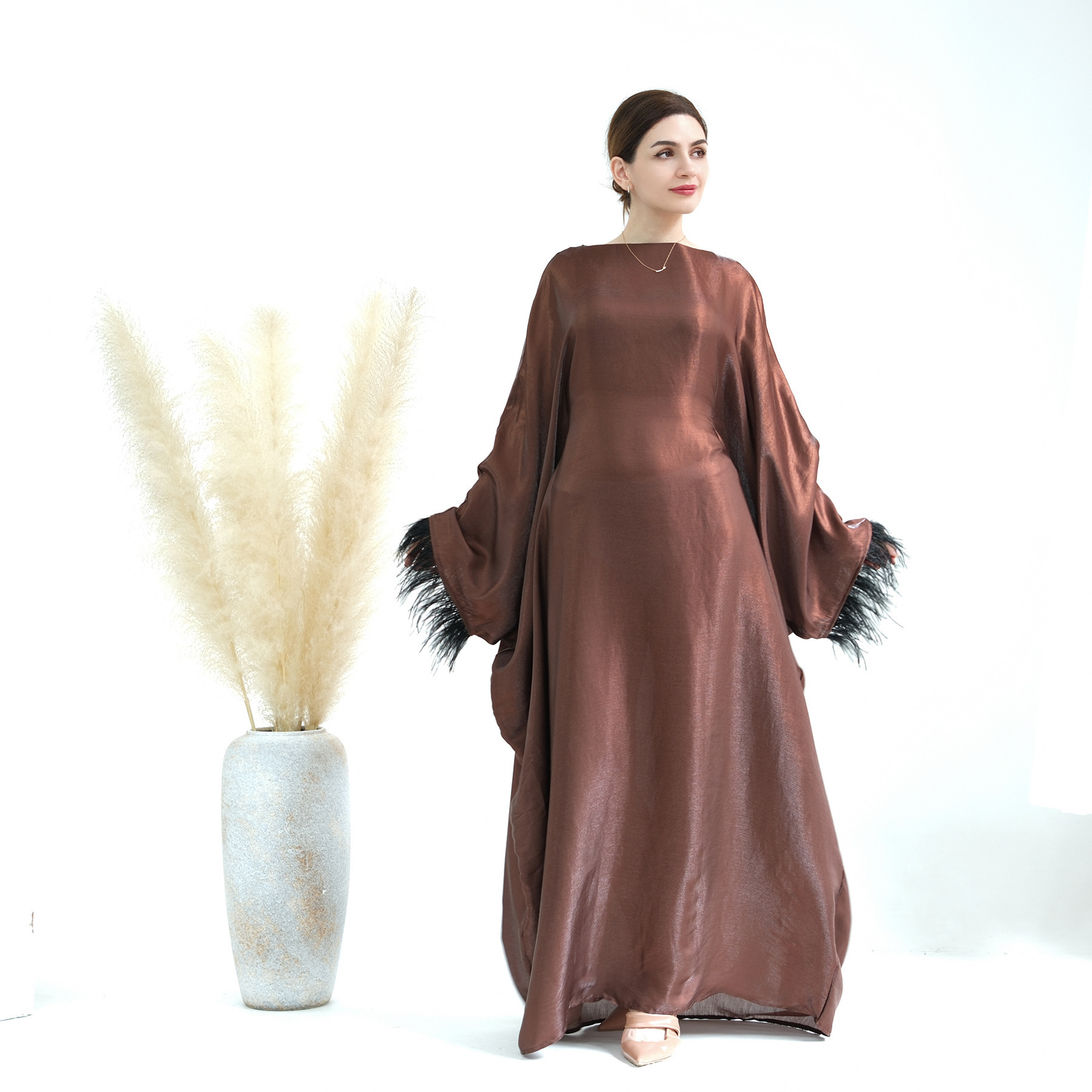 Turkey Dubai Abaya Modest Dress Sparkling Loose Fitting Kaftan Party Bat Sleeved Muslim Dress With Feathers