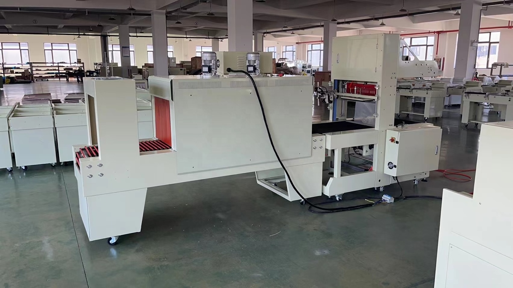 Heavy Carton Cardboard Tray Automatic PE Film Sleeve Thermo Shrink Film Wrap Packing Machine For Packing Line