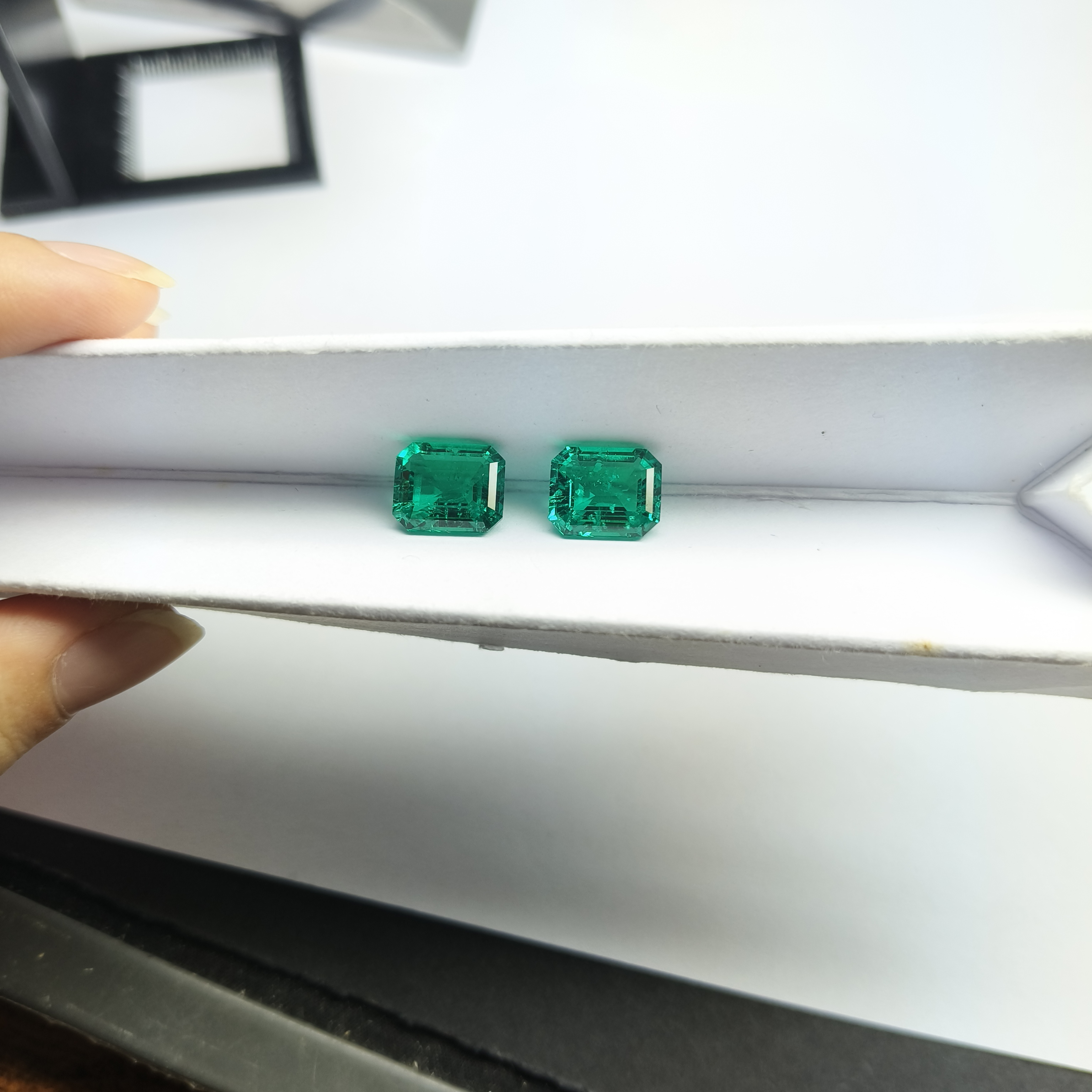 Colombian Emerald 9*11mm Emerald Cut Lab Emerald with Inclusions