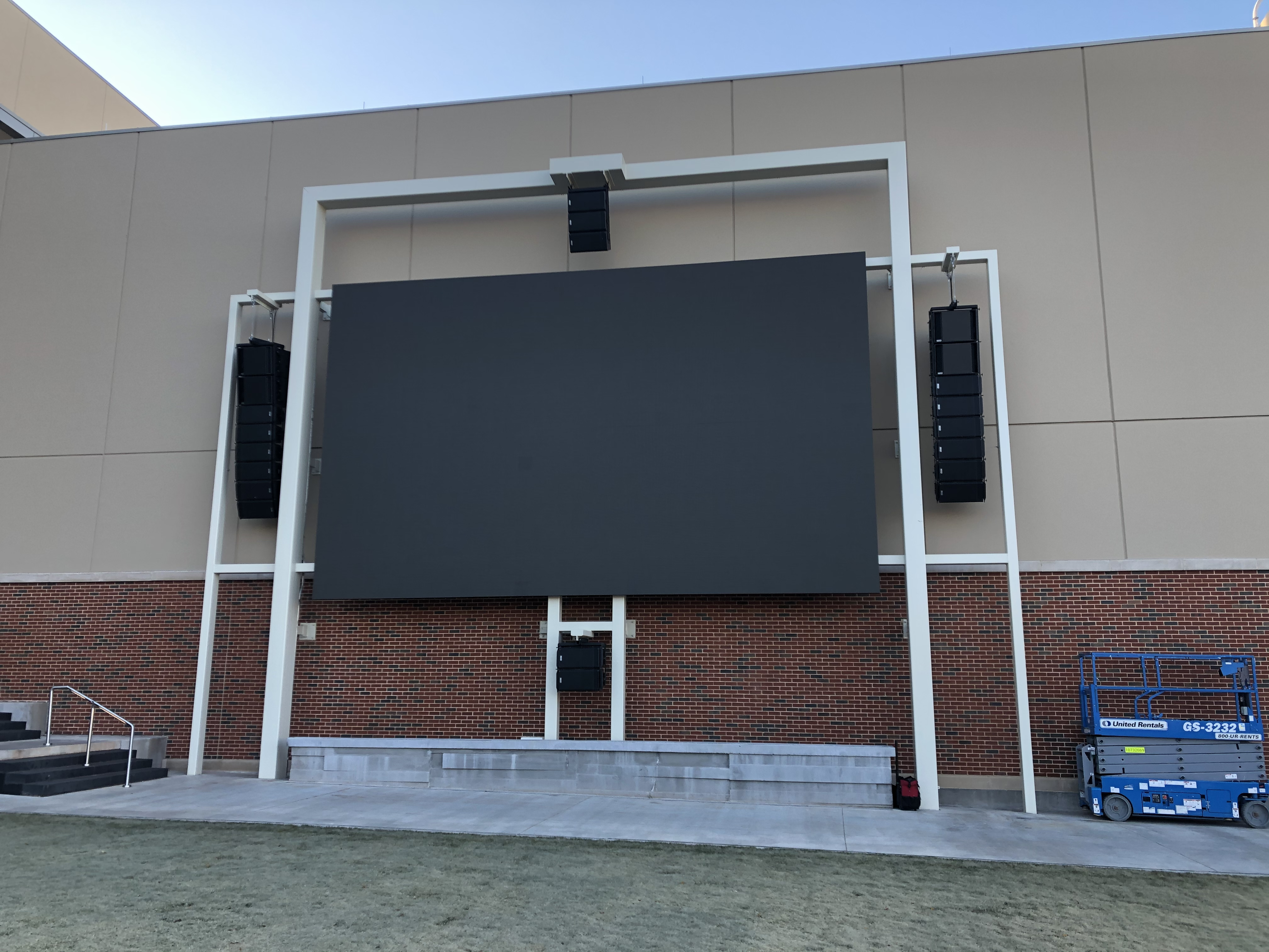 P8 Outdoor Mobile LED Advertising Panelled Board Capacitive Screen with SDK Function for Exterior Advertising Screens