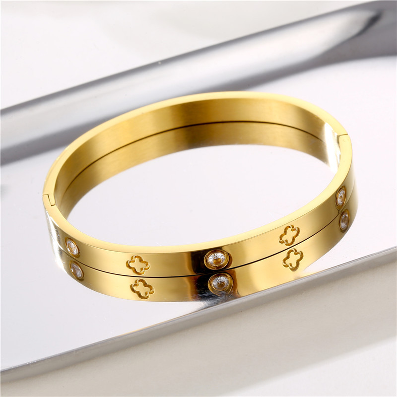 Classic jewelry 18k gold plated stainless steel cuff waterproof clover bangle bracelet for women