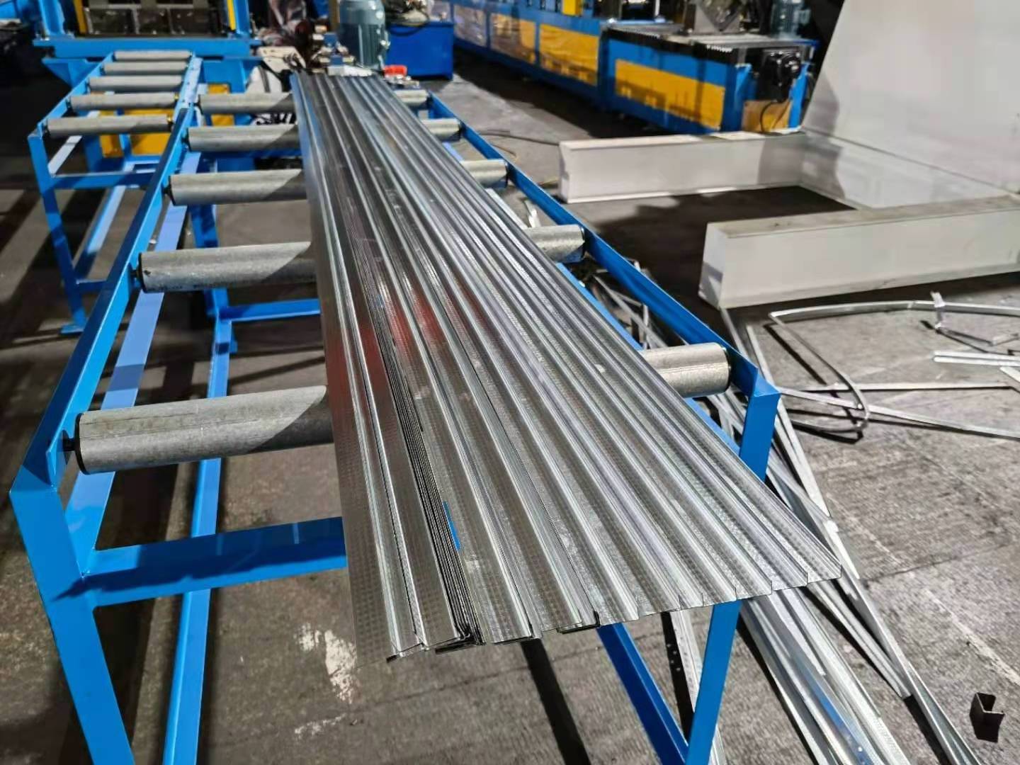 Fully automatic roll forming machine light gauge steel framing machine light steel frame roll forming machine