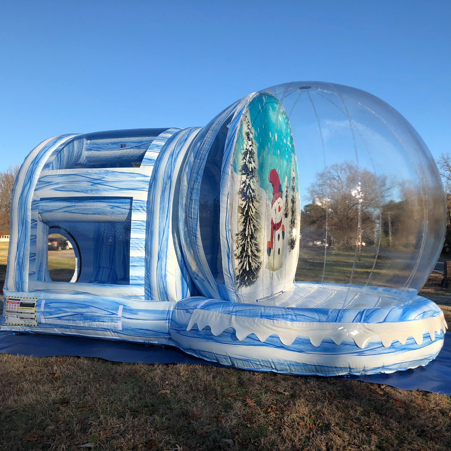 Inflatable Decorations Giant Christmas Inflatable Snow Globe With Tunnel Christmas Inflatable Bubble House for sale