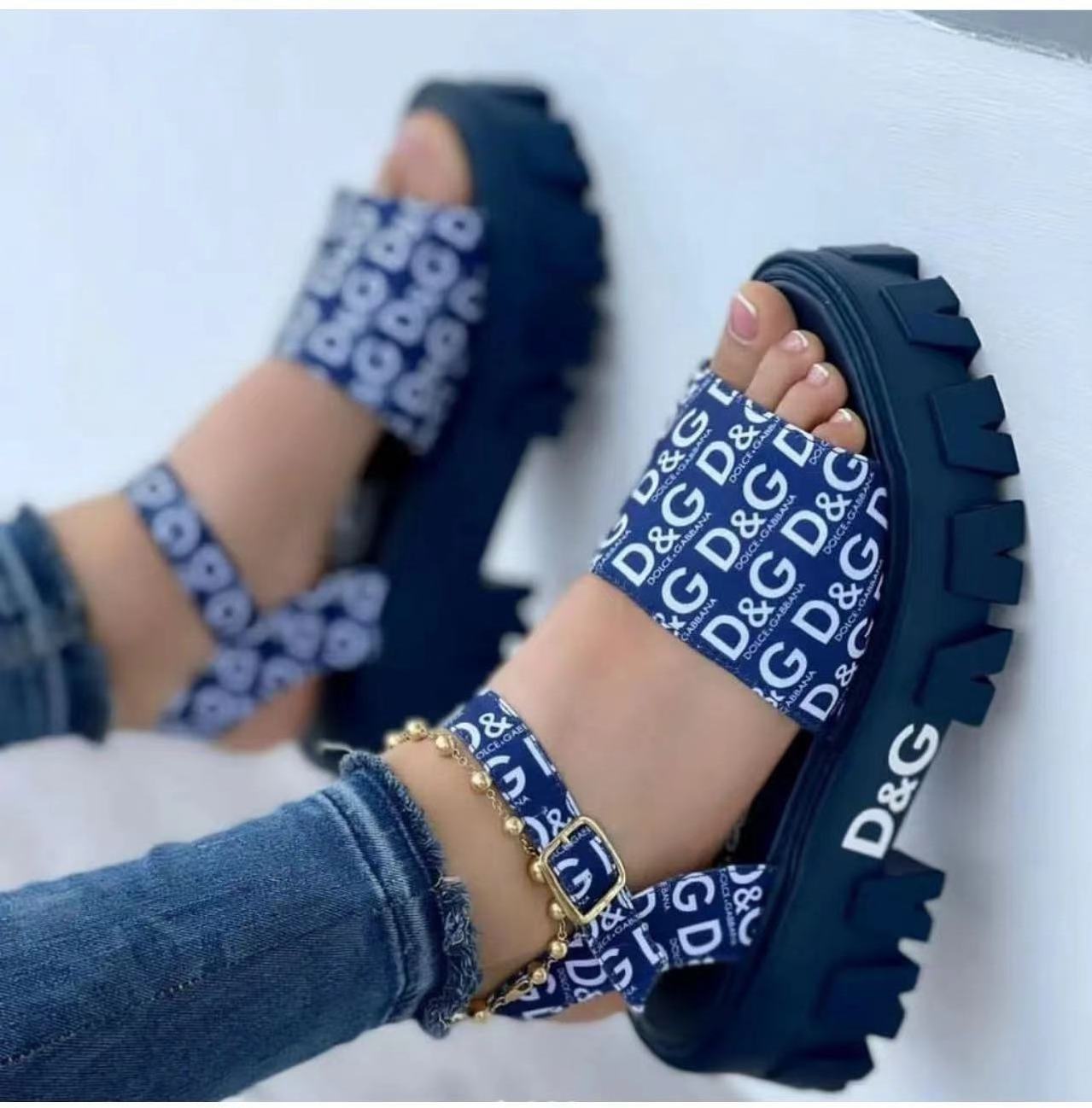 Breathable  Platform Wedge sandals Hot Sell Women comfortable Sandals Design Casual Solid color Summer Thick soled sandals