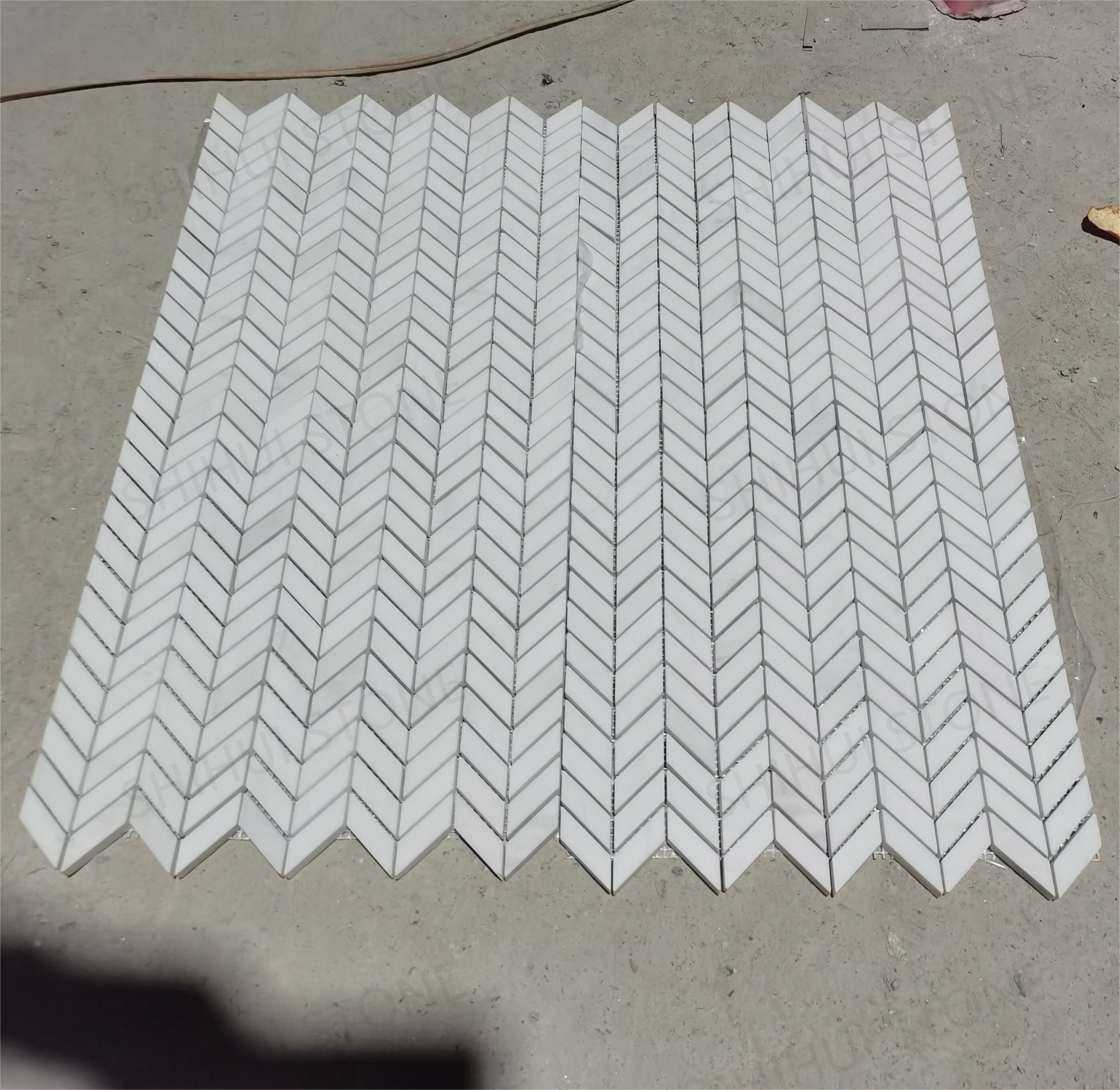 SHIHUI Customized Herringbone Flooring Bianco Dolomite Marble Mosaic Chevron Mosaic Tile