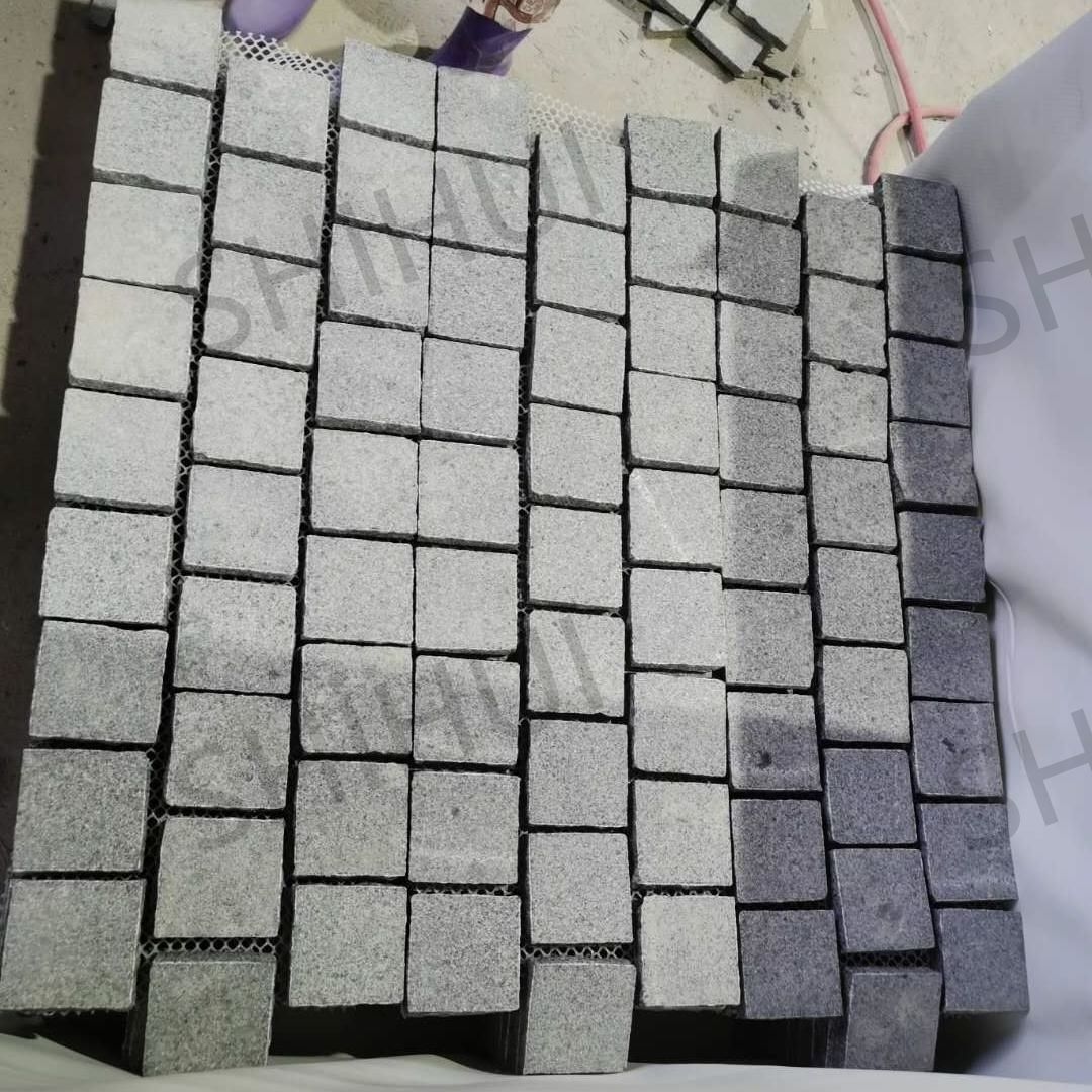 SHIHUI Black G654 Granite Cube Brick Pattern Flamed Surface Natural Split Edge Car Driveway Paving Stone Pavers Mesh Cobblestone