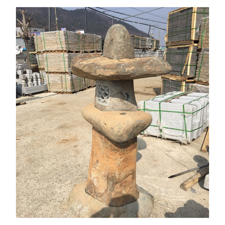 Natural Japanese Style Stone Lantern for Garden Landscaping,Outdoor Basalt Boulder River Stone Lantern