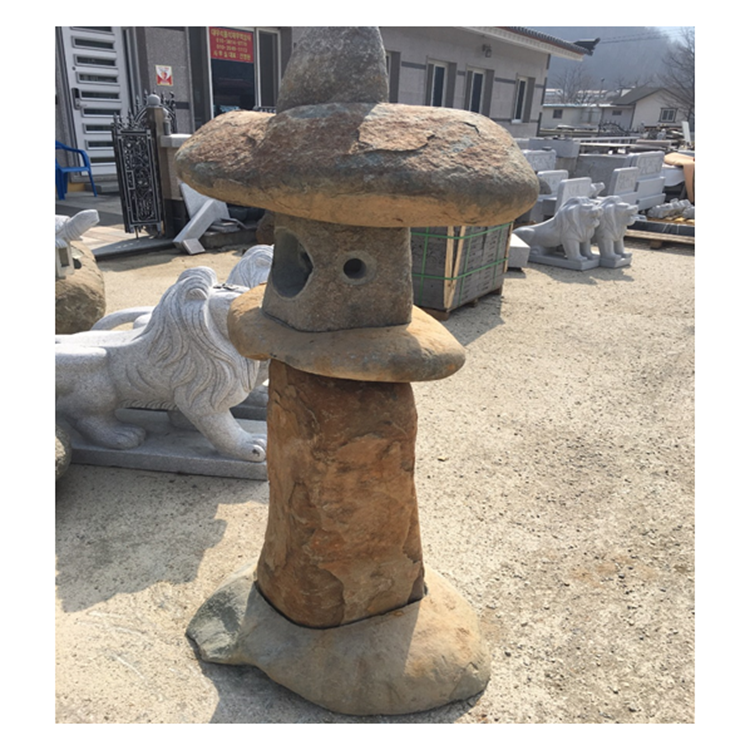 Natural Japanese Style Stone Lantern for Garden Landscaping,Outdoor Basalt Boulder River Stone Lantern