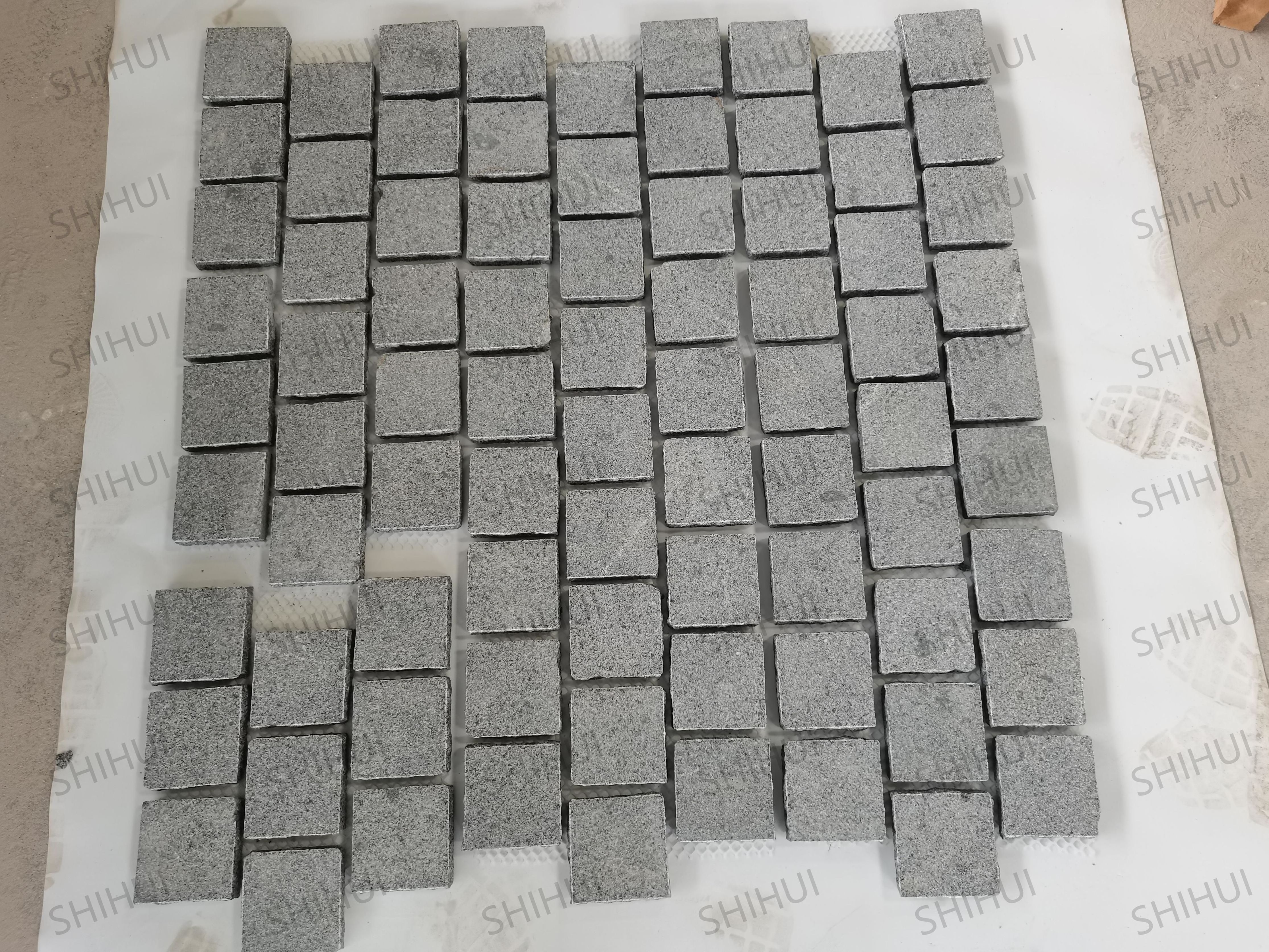 SHIHUI Black G654 Granite Cube Brick Pattern Flamed Surface Natural Split Edge Car Driveway Paving Stone Pavers Mesh Cobblestone