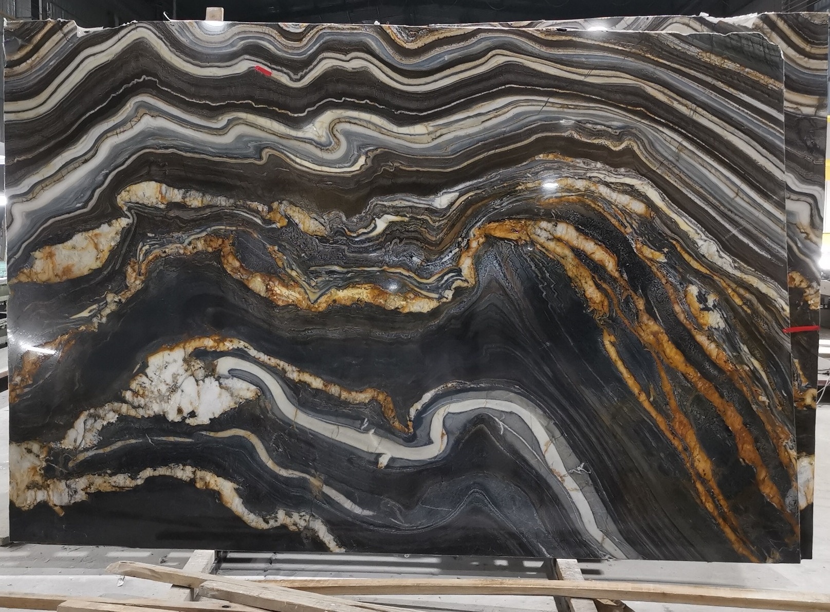 Luxurious natural stone black gold tile for flooring and countertop