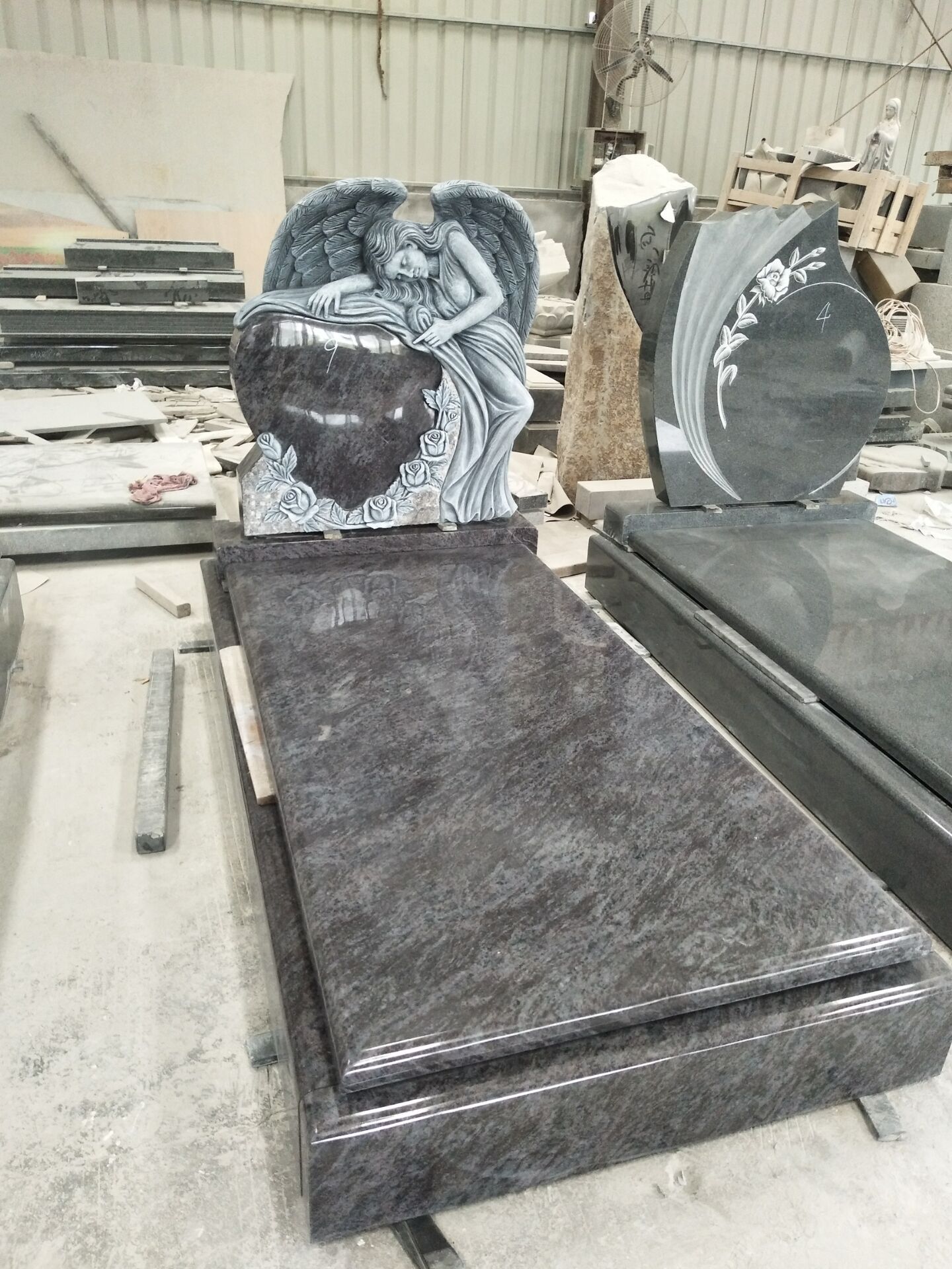 European Design Unique Weeping Angel Wing Engraving Memorial Tombstone Headstone With Carved Heart