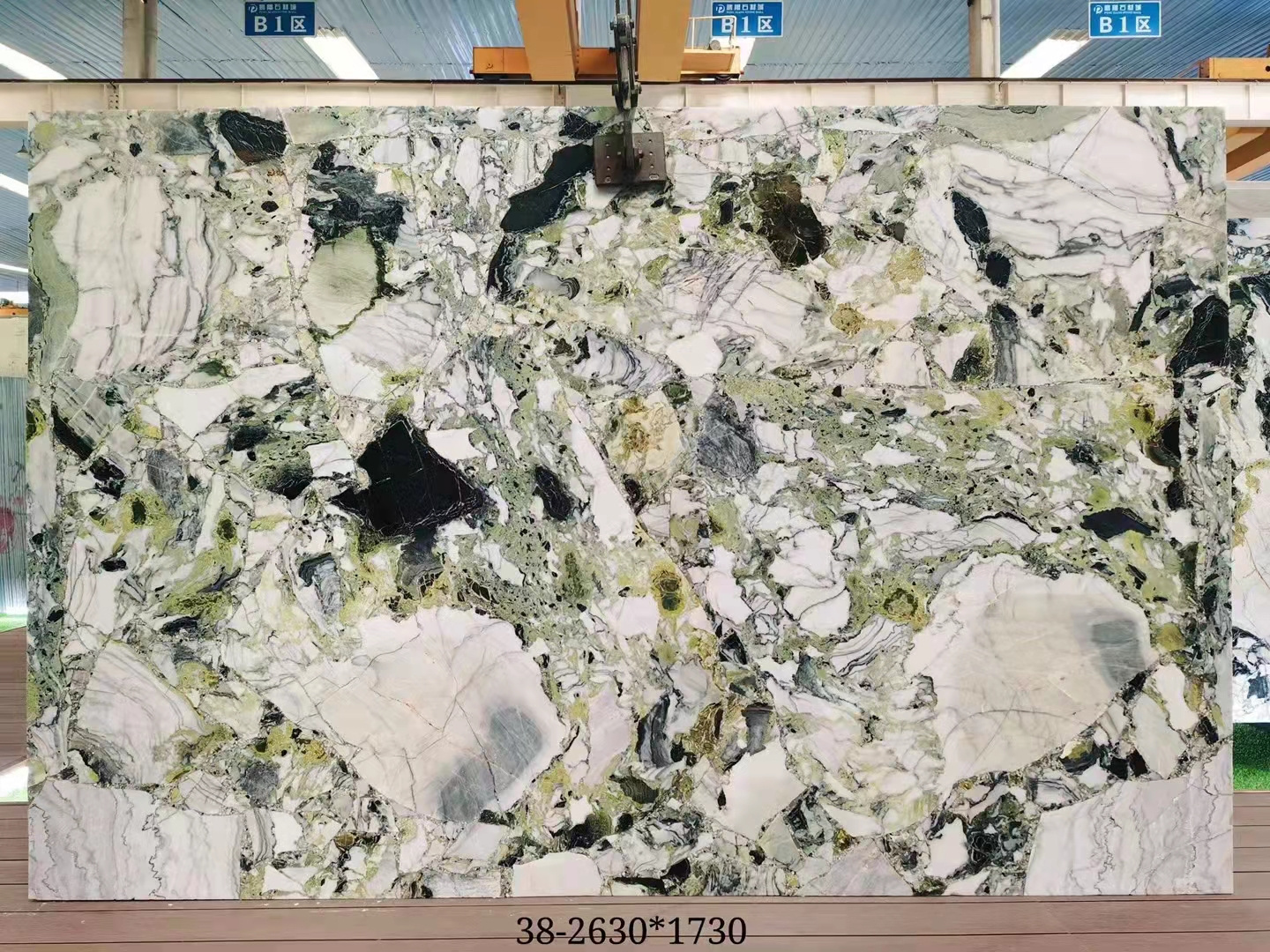 Top Quality Ice Cold Emerald Jade Green  Marble Slabs Stone Thin Panels Book Matched veneers for Interior Wall Decoration