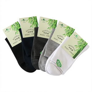 Factory wholesale 100%bamboo comfortable custom logo natural business soft Men Women solid crew adult unisex knitting socks