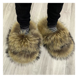 New Trendy Custom Natural Furry Big Extra Fluffy Racoon Fur Sandals Slippers Wholesale Fluffy Raccoon Fur Slides For Women