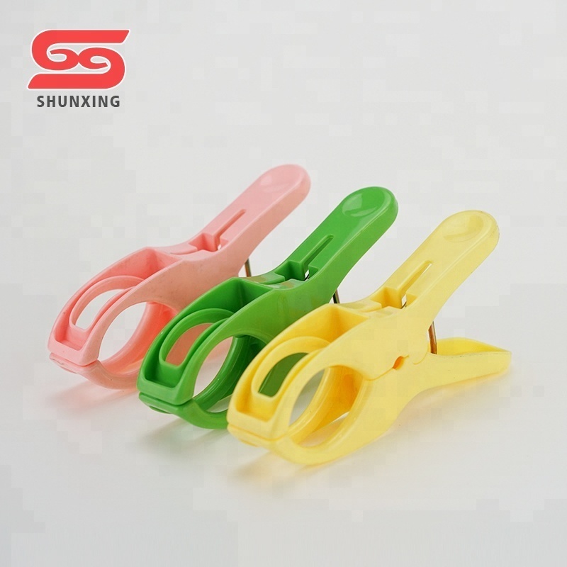 Multi-purpose colorful plastic laundry household wardrobe big pegs for clothes