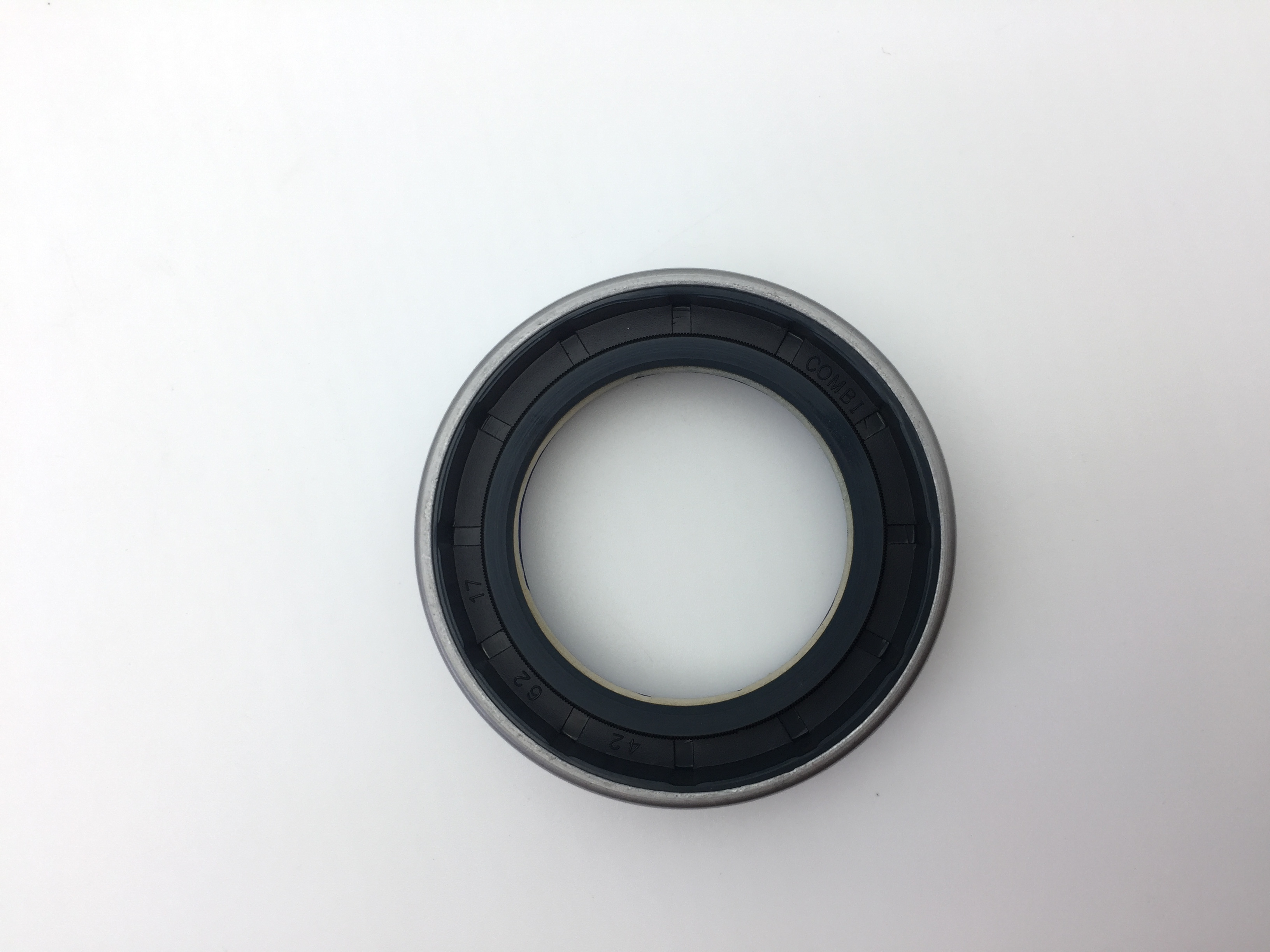 Factory Price Wheel Hub Oil Seals 42*62*17 Skeleton Shaft Seals Combi Oil Seal for agricultural machinery