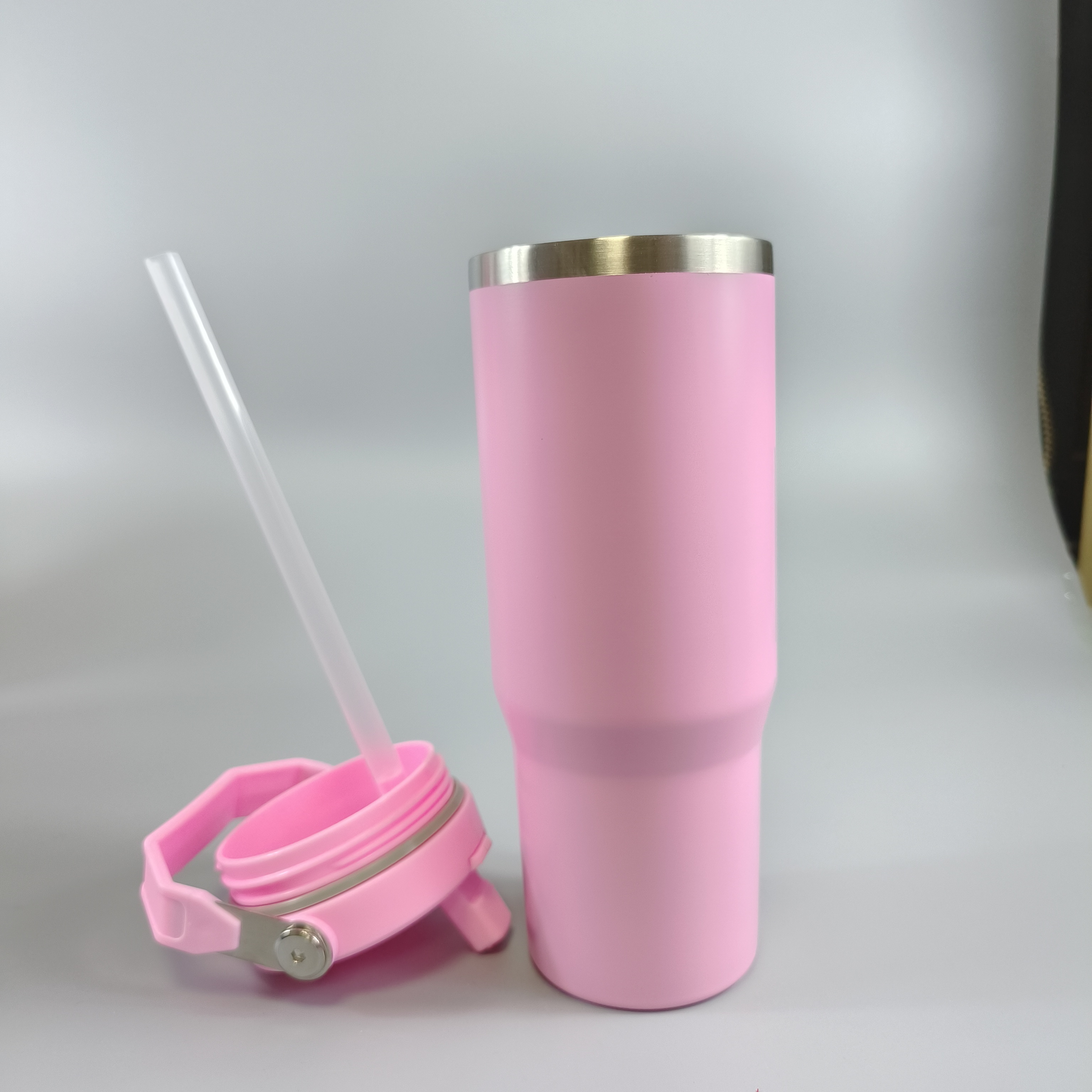 Blank Sublimation Vacuum Insulated Iced Coffee Soda 30oz Flip Straw Tumbler With Handle Sports Water Bottle For Heat Press