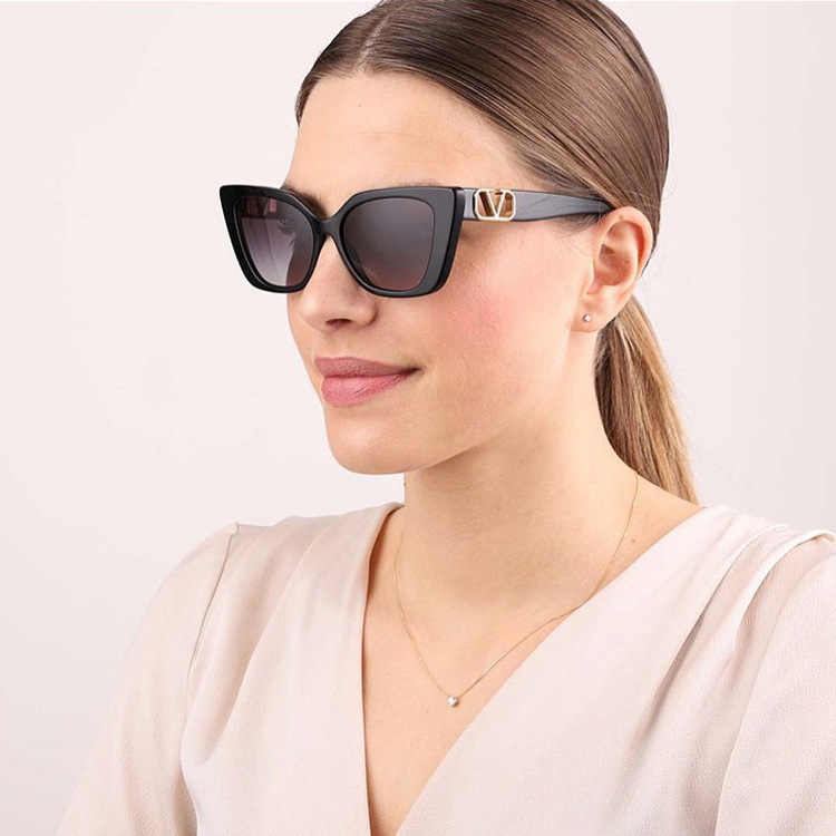 2022 dropshipping modern plastic big frame square oversized ladies trendy women  shades sun glasses sunglasses 2022