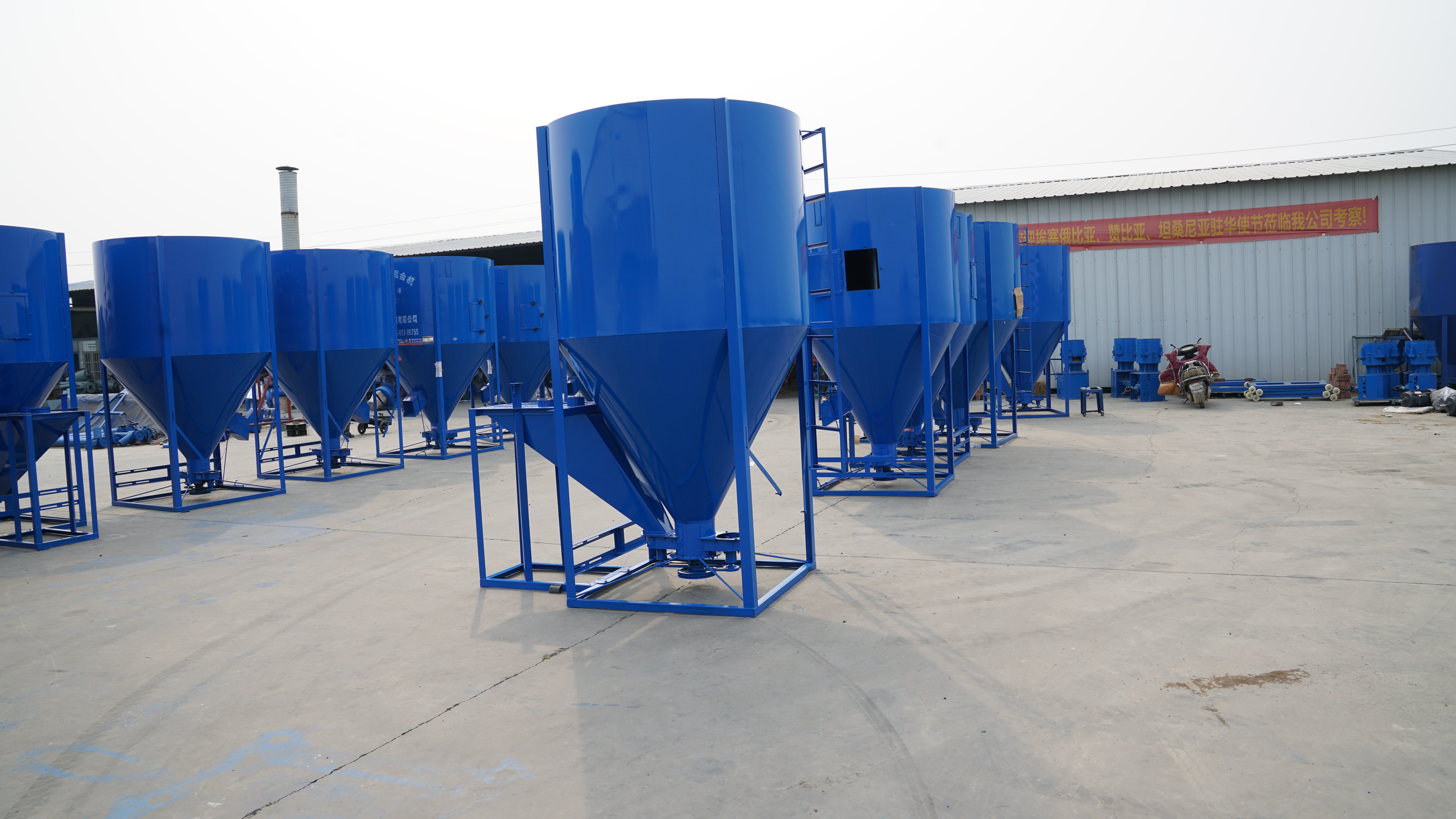 Cow/ chicken/horse/cattle feed mill equipment/ Poultry Feed grinder and Mixer/ Feed crushing Machine