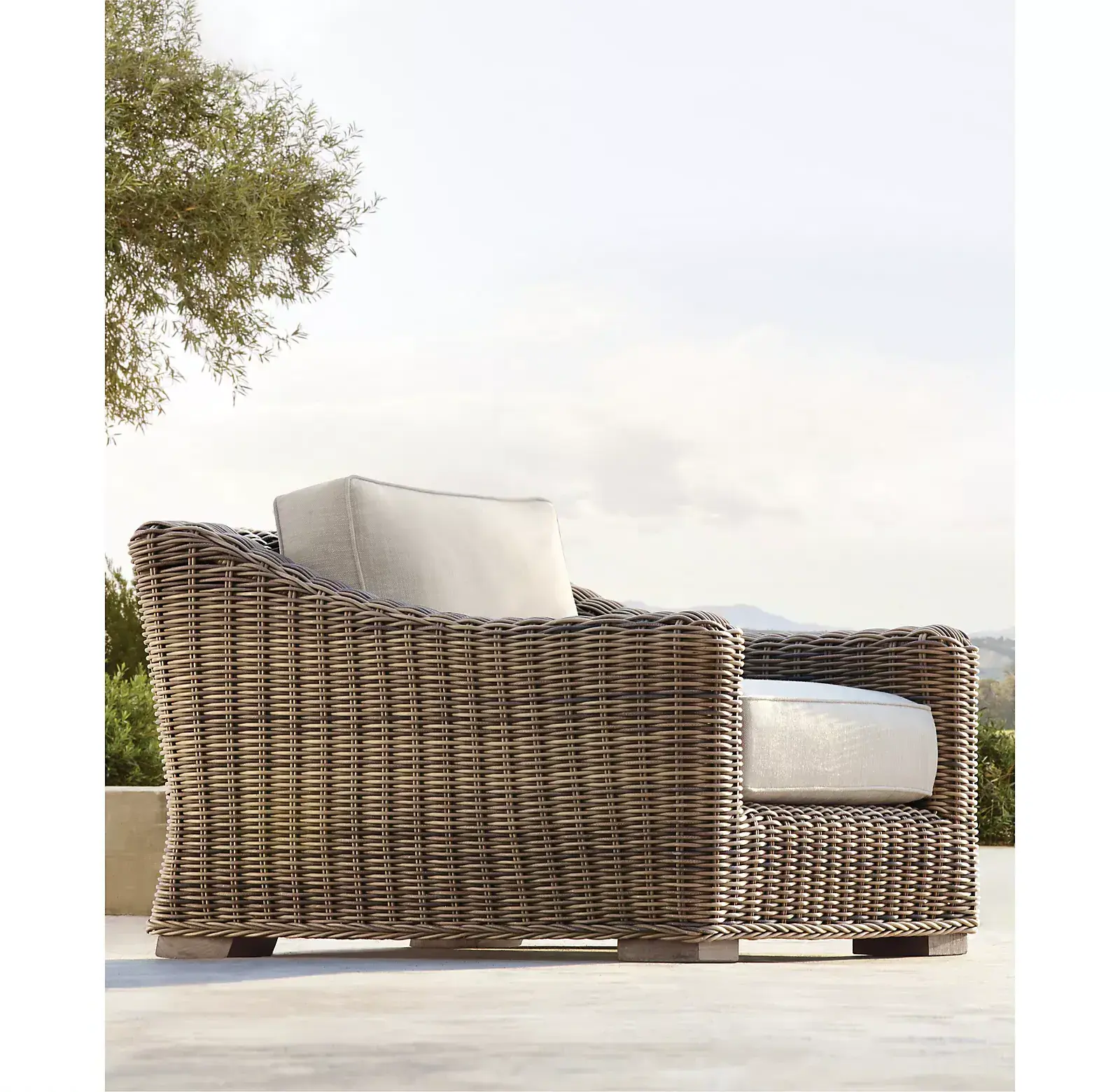 Modern Luxury All Weather Patio Garden Hotel Beach Pool Rattan Single Sofa Set Outdoor Solid Wood Wicker Furniture Lounge Chair