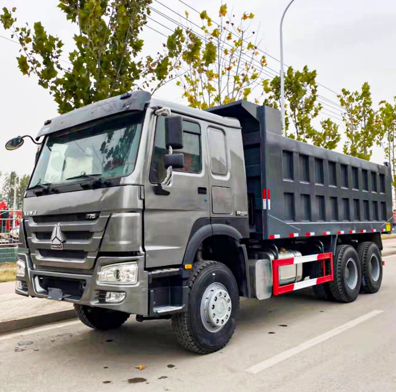 Used 6X4 8X4 sinotruk dumper truck howo tipper trucks for sale