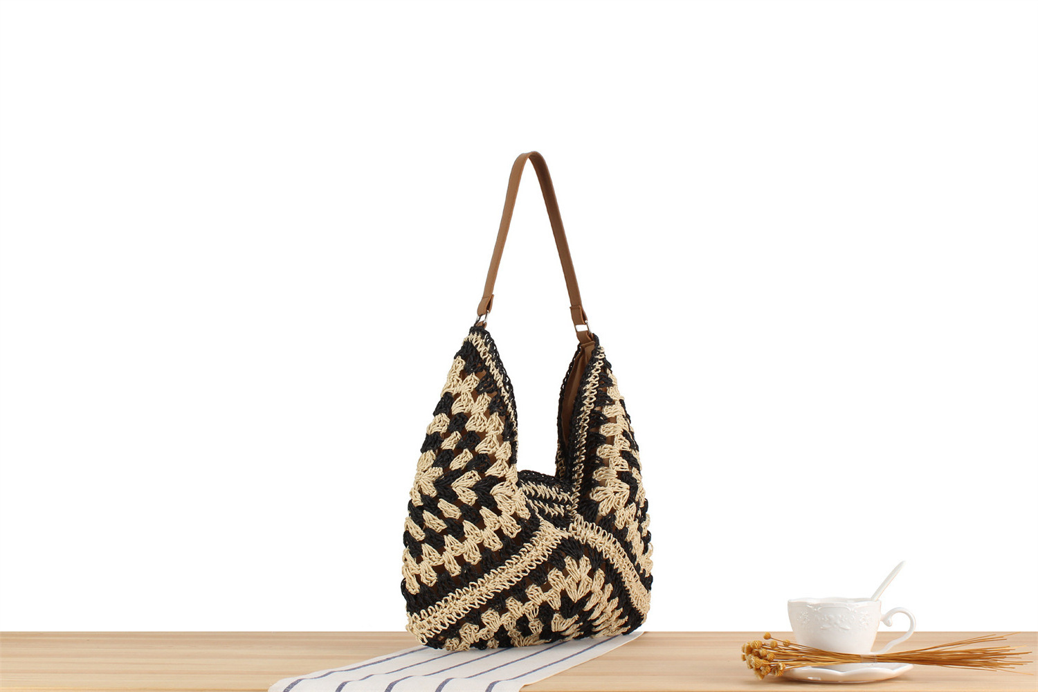 Hot sale Summer Women Handmade Triangle Woven Hollow Out Flower Bucket Tote Handbag Luxury Boho Straw Beach Shoulder Bag