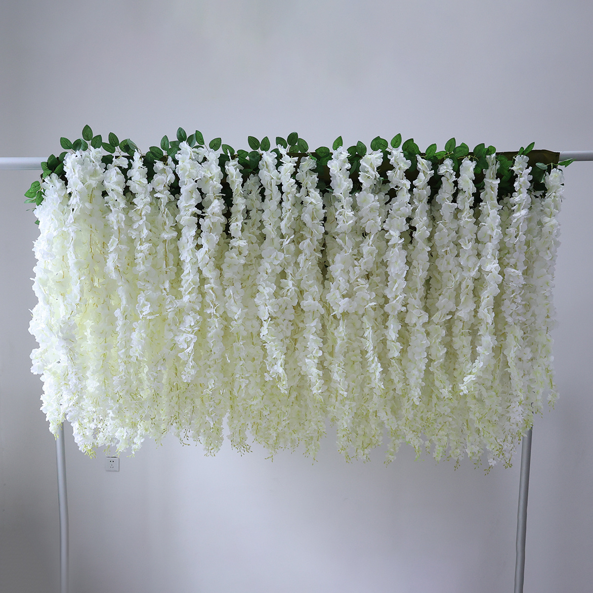 New design Artificial flower wall backdrop white long silk wisteria flower for wedding decoration