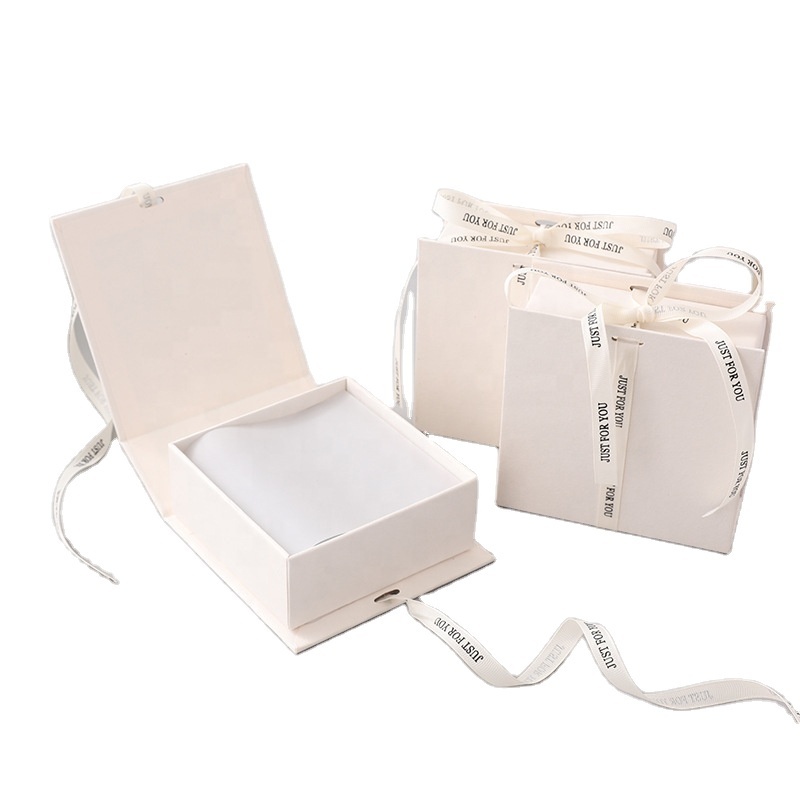 Wholesale jewelry packaging pouch and flip top box gift necklace bracelet jewel packaging