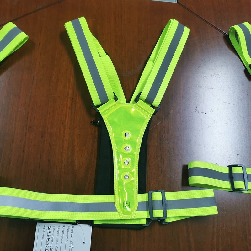 Shenzhen Reflective Vest Manufacturer Running Led Safety Vest with Pouch for Phone