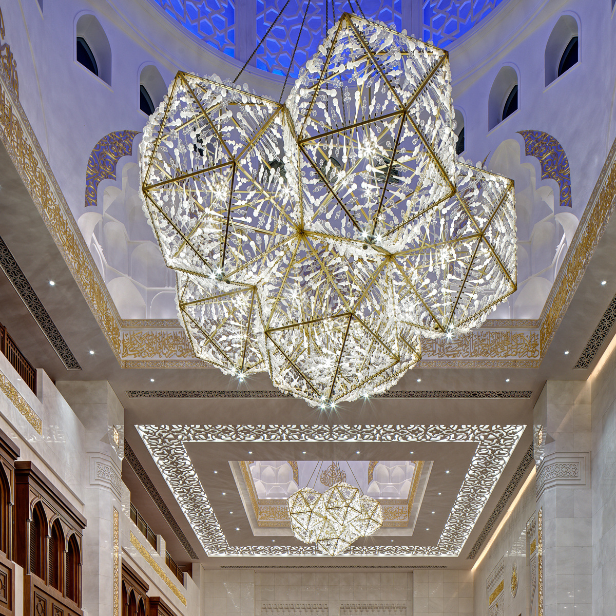 Glass Chandelier Modern Polygonal Led Ceiling Large Art Used in The Lobby of The Wedding Hotel Custom 1 Piece Murano Glass