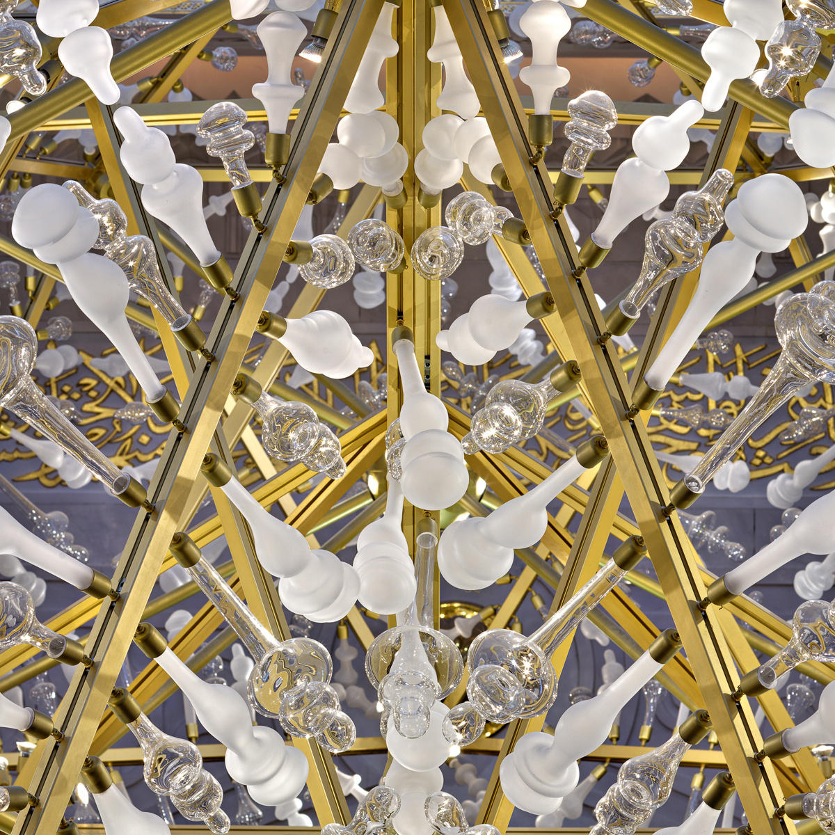 Glass Chandelier Modern Polygonal Led Ceiling Large Art Used in The Lobby of The Wedding Hotel Custom 1 Piece Murano Glass