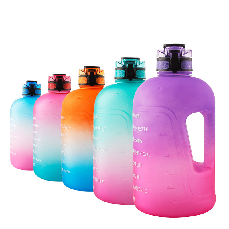 Half 1 Gallon 64oz 2 liter 2L 2.2L 2.5l 64 oz Sport Jug Botol Minum Motivational Gym Water Bottle With Time Marker Straw Sleeve