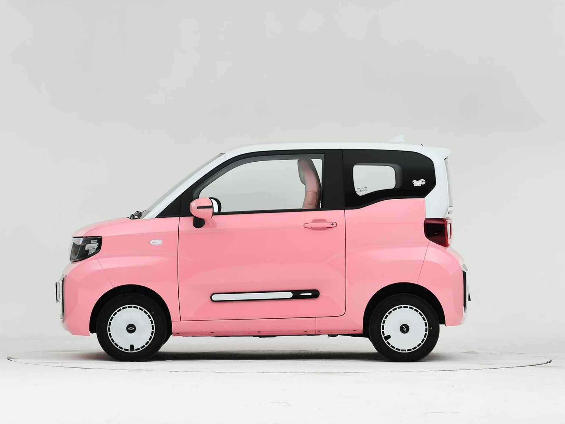 2022 Mini Car Chery QQ Ice Cream Peach Happy  120km fragrant Peach Edition cheap auto vehicles ev car used cars