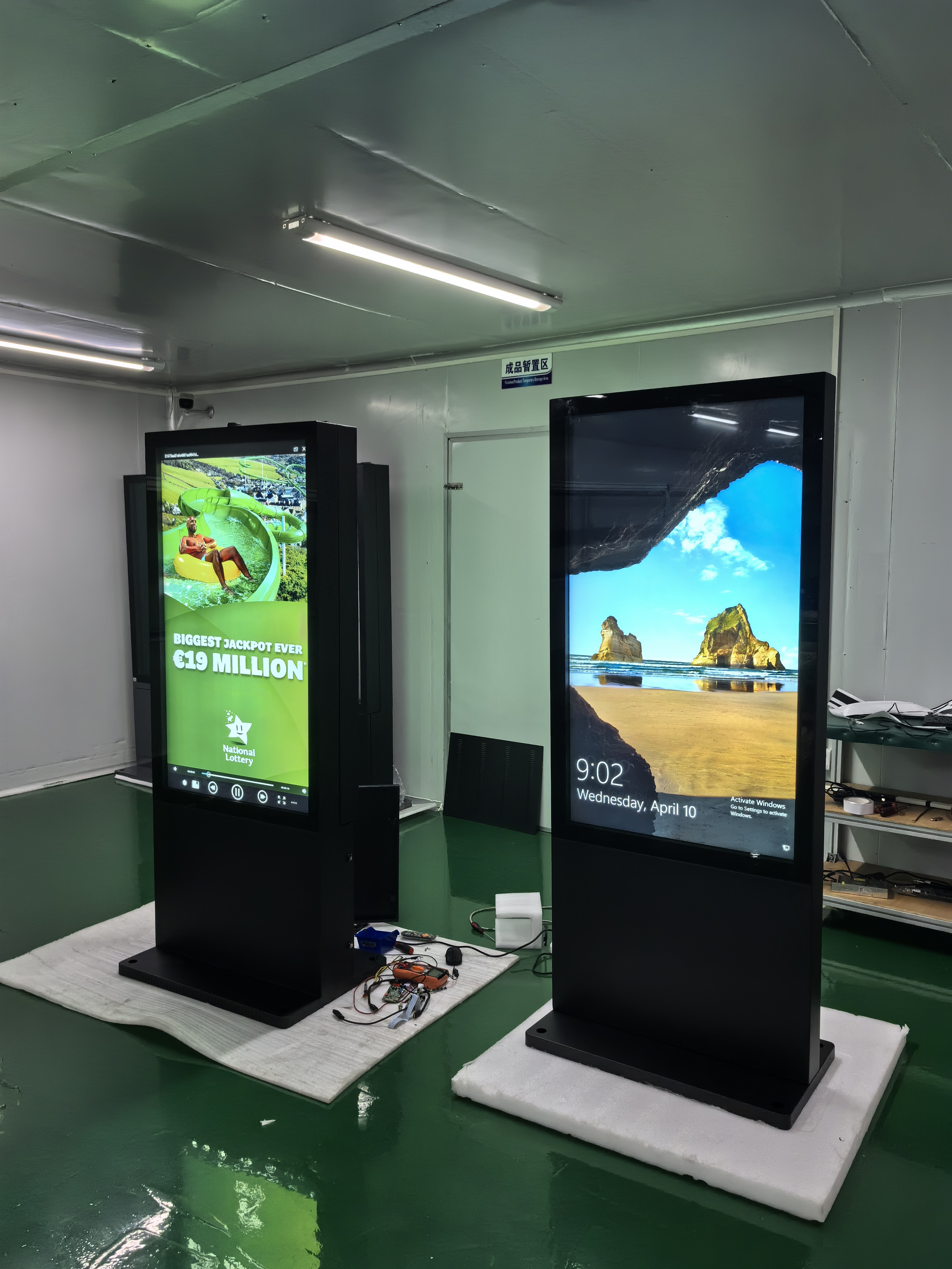 Outdoor double-sided digital signage kiosk Outdoor TV screen 43 49 55 65 75 86 inch outdoor advertising machine Totem screen