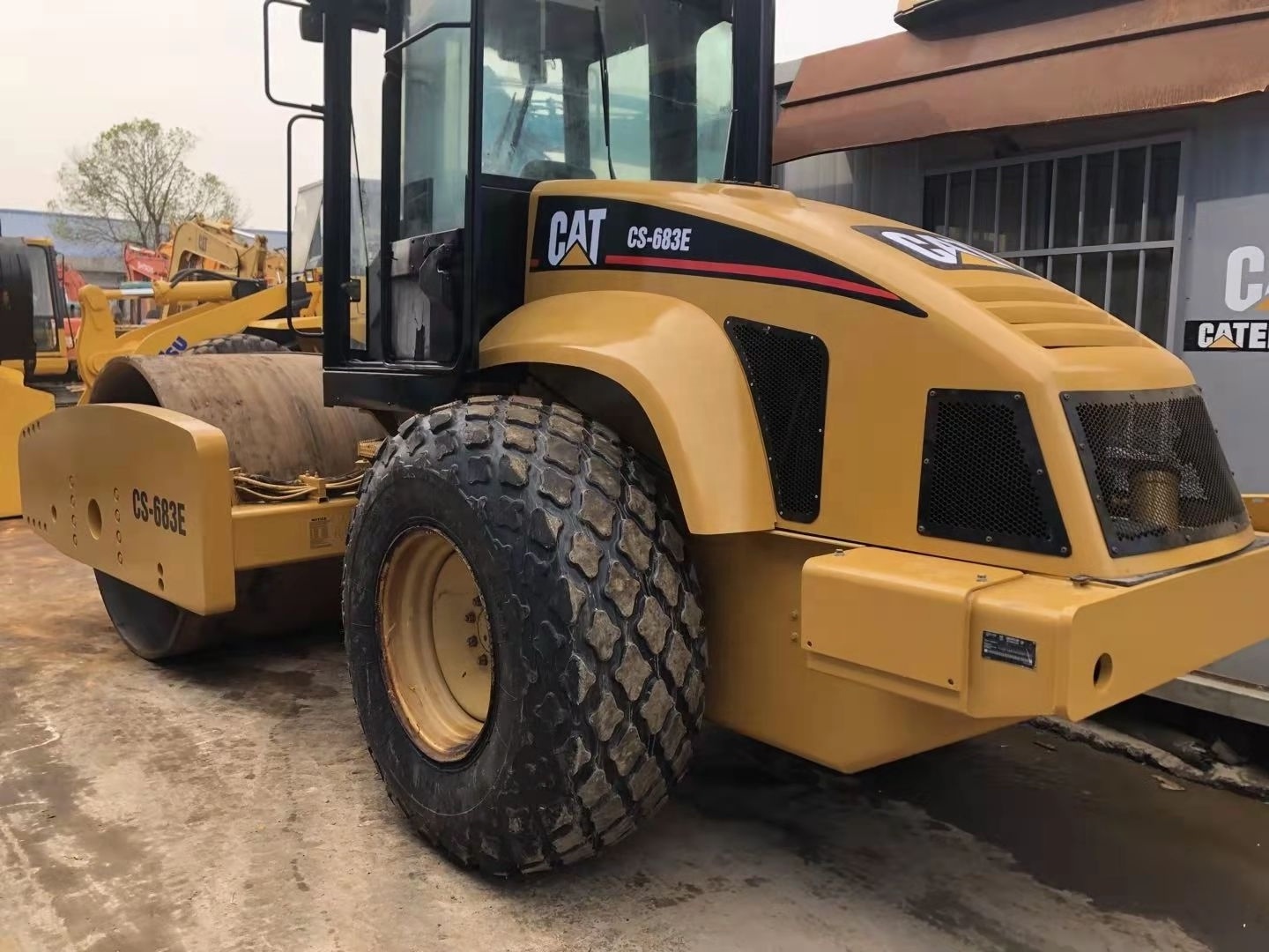 Fairly Used 20 ton Caterpillar Road Roller CAT 683 Road Paving Machinery Soil Compactor