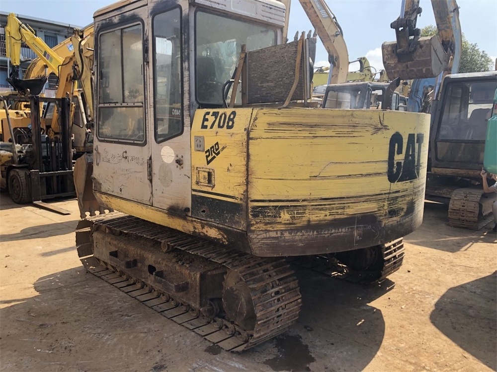 Second Hand Small-Size Crawler Excavator Caterpillar E70B, Used Tracked Digging Machine for Earth Moving