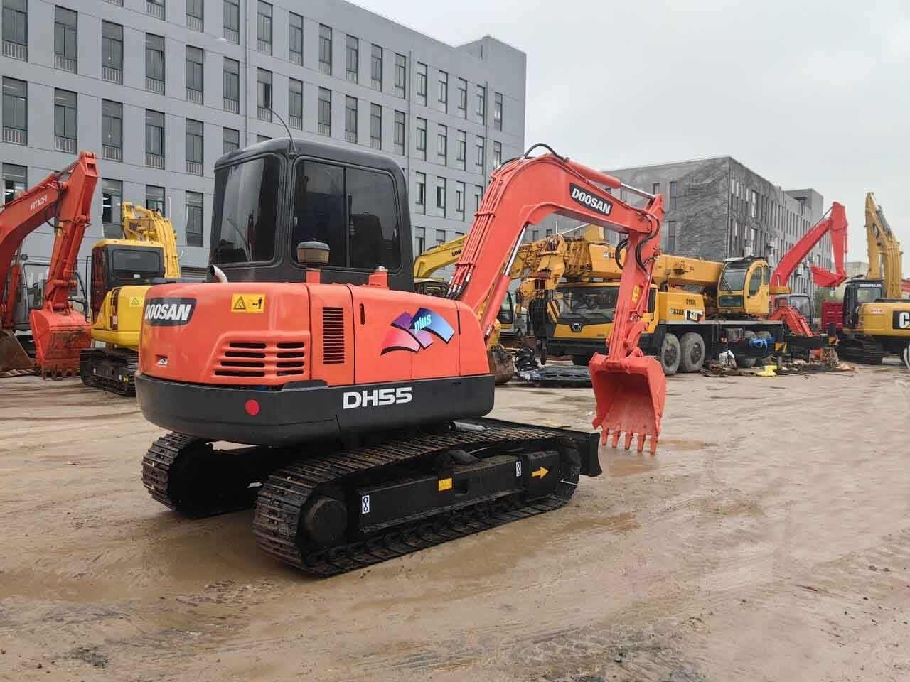 Used Mini Excavator Doosan DH55 DH60 Korea Origin Landscaping Small Digger with Dozer and Rubber Tracks