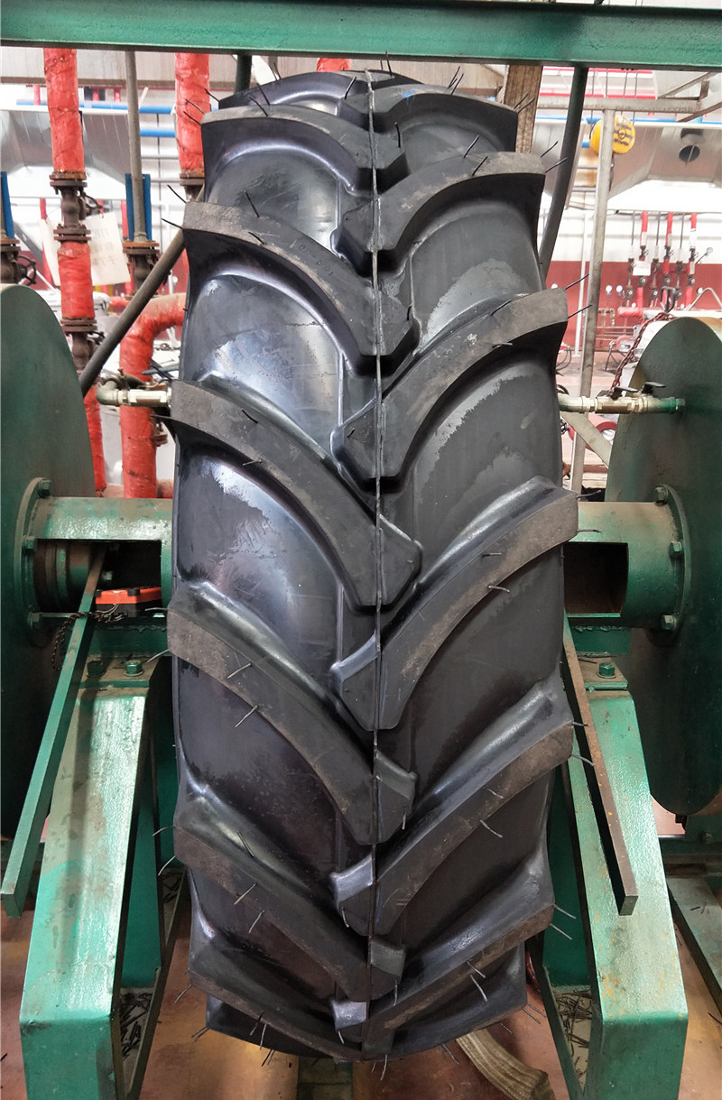 Heavy Duty Skidder Diagonal Tire 23.1-26 LS2 forestry tyre For Logging Forest