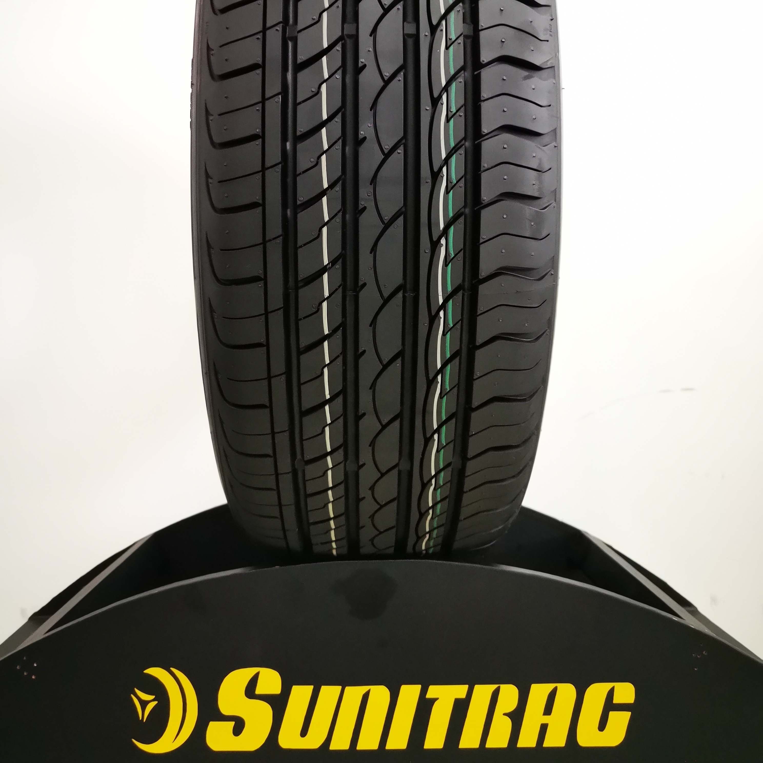 China Good Price Passenger Car Tyres 195/65R15  sunireac brand