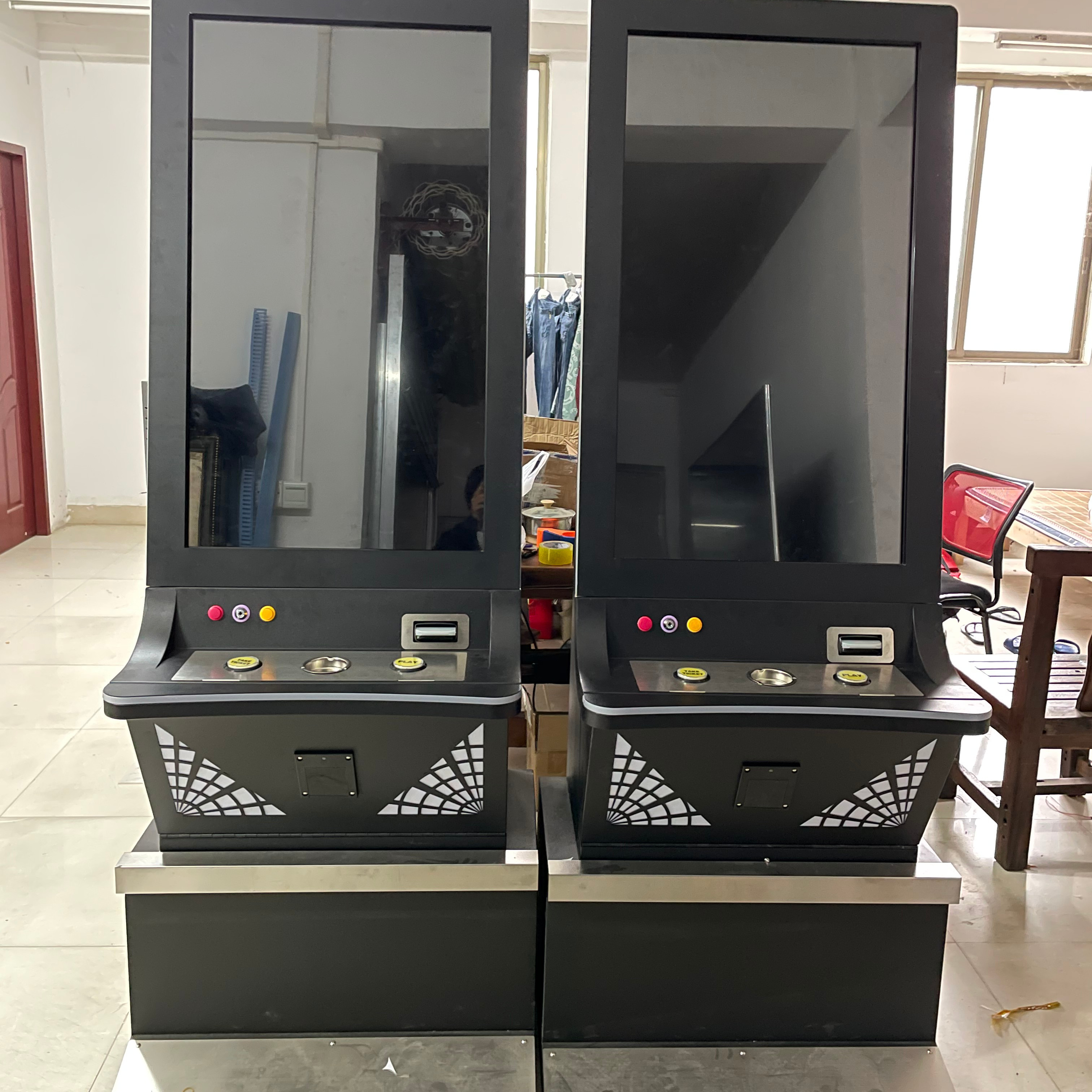 The Standard Entertainment Touch Monitor Skill Game Arcade Game Machine Cabinet