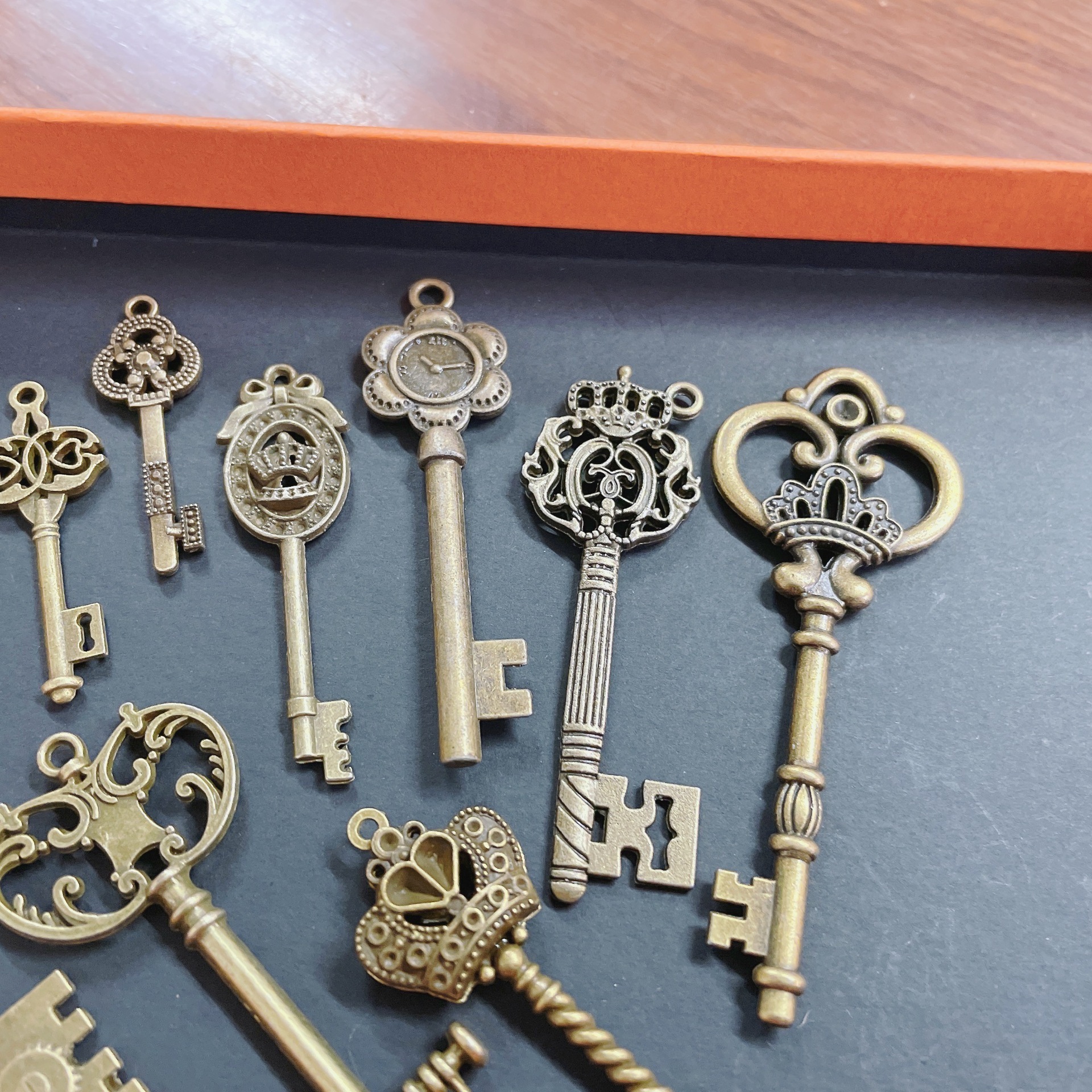 Back to Work Custom Key Chain Bronze Metal Jewelry Key Chain Pendant Zinc Alloy Die Casting Parts Wholesale