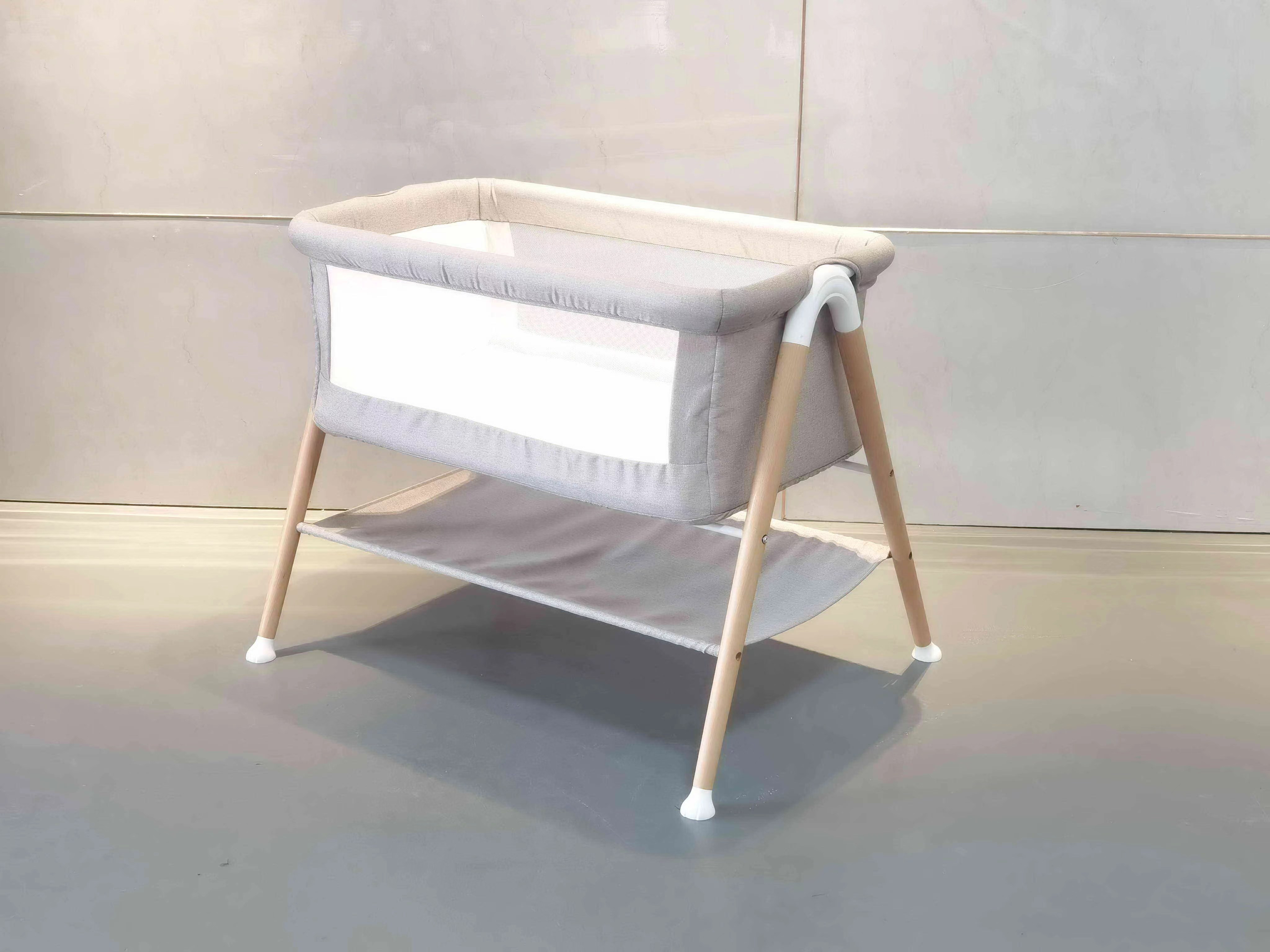 SUNNUO beech wooden with basket bedside sleeper Baby Bassinet