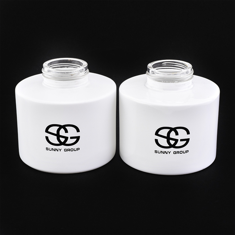 Sunny Glassware popular glass diffuser bottle white color 180ml