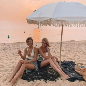 Hot sale outdoor portable fold custom design large parasol patio pool sun umbrella for the beach