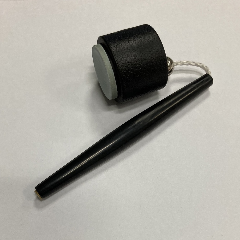 Pen style billiard chalk holder